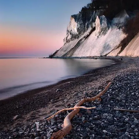 Det Gamle Garnbinderi, Ved Mons Bedste Strand. Borre