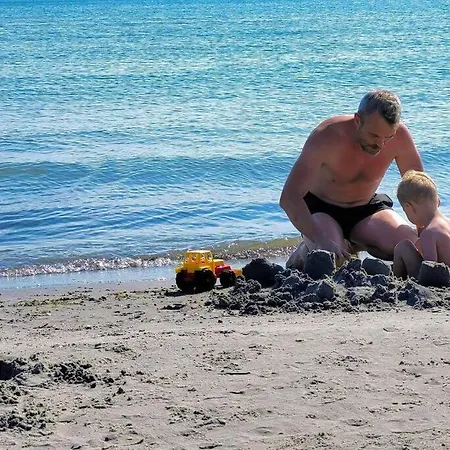 Det Gamle Garnbinderi, Ved Mons Bedste Strand. * Borre