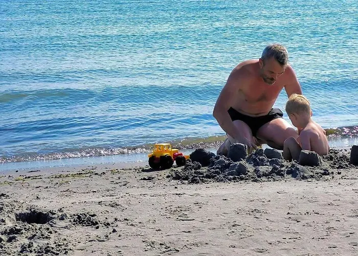 Det Gamle Garnbinderi, Ved Mons Bedste Strand. * Borre